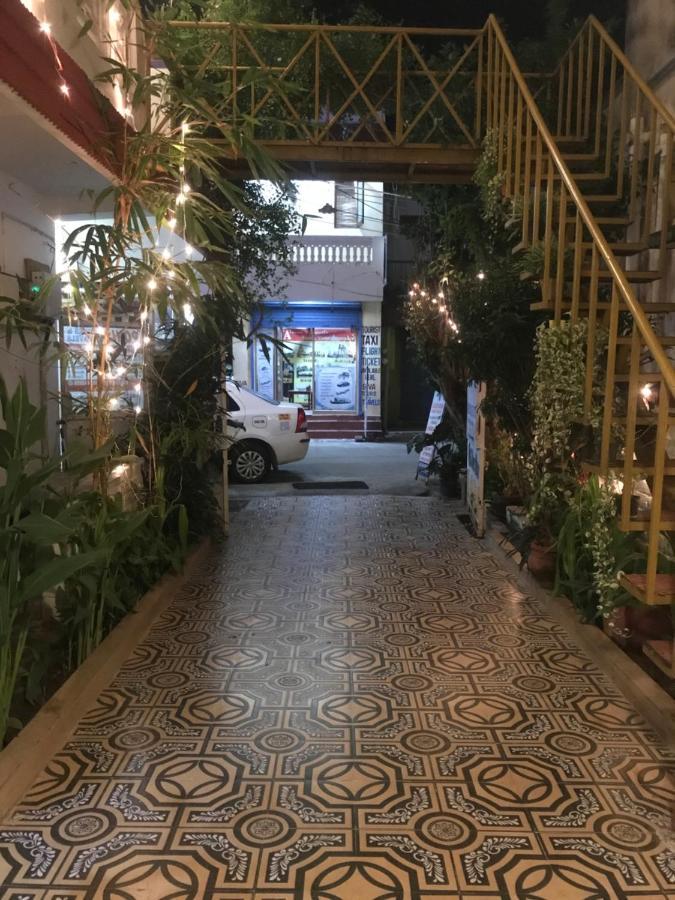Silver Moon Guest House Mahabalipuram Buitenkant foto
