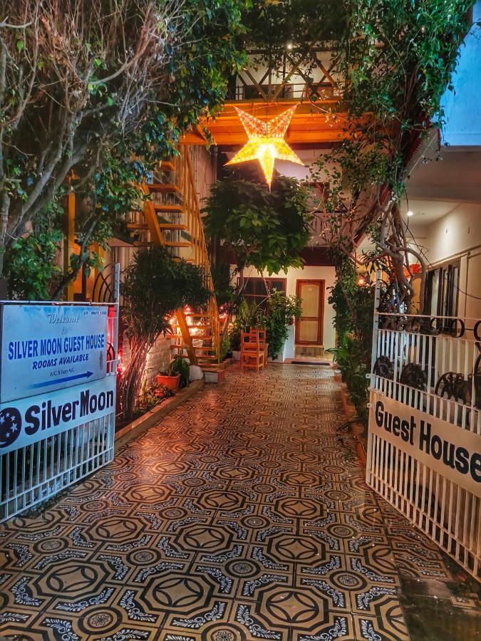 Silver Moon Guest House Mahabalipuram Buitenkant foto